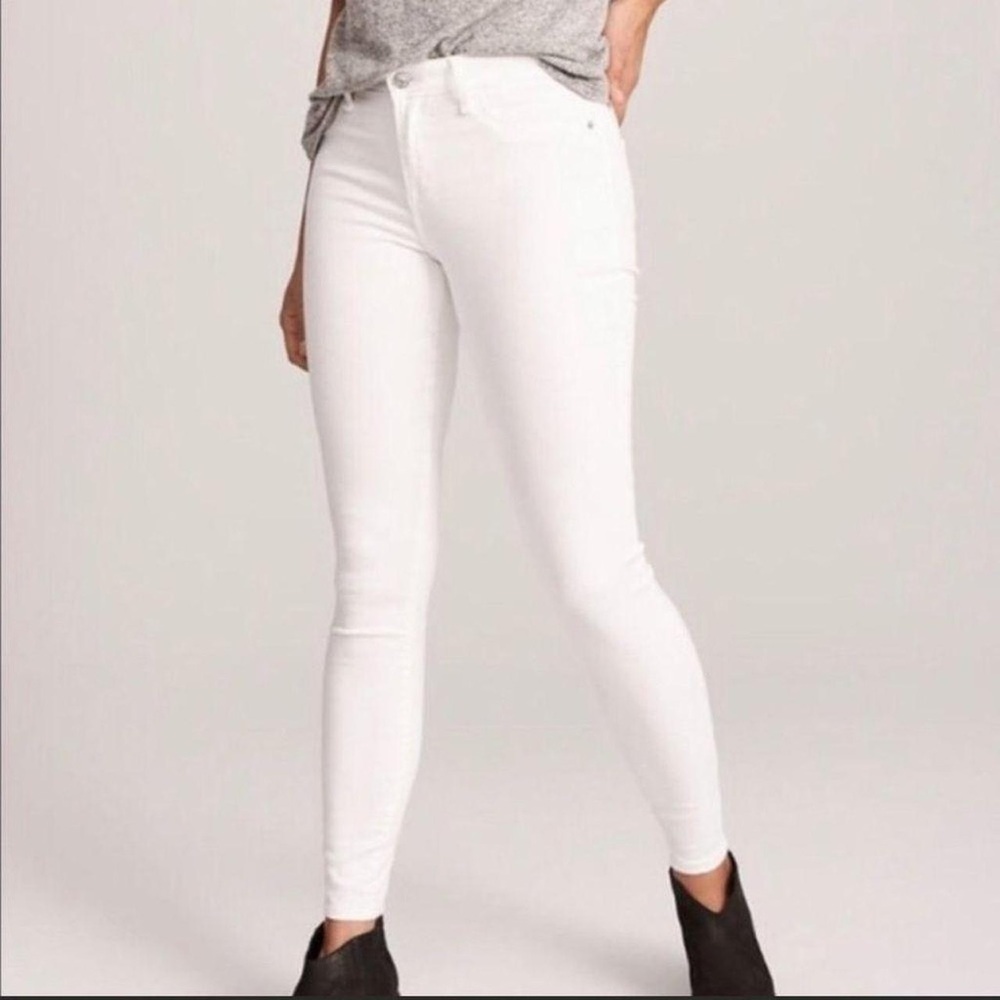 Abercrombie & Fitch Women's Crisp White Skinny Jeans NWOT